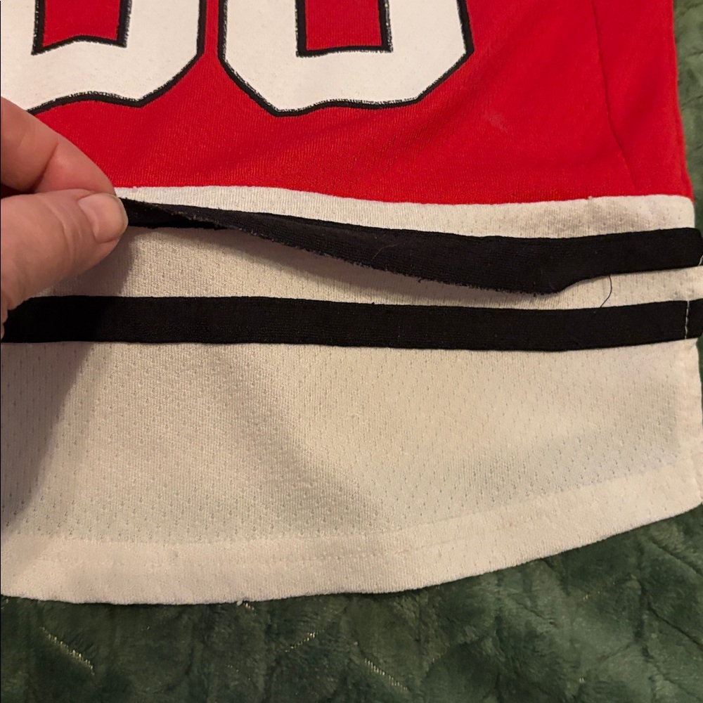 Reebok Chicago Blackhawks Patrick Kane #88 Jersey Childs 2-4T - Picture 5 of 7